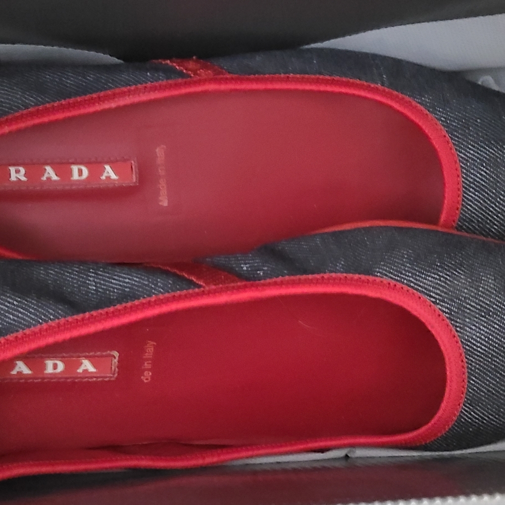 Prada Women's Black and Red Flats - Picture 5 of 14
